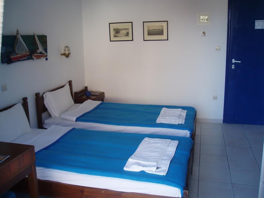 Helios Hotel Agia Marina  Room photo