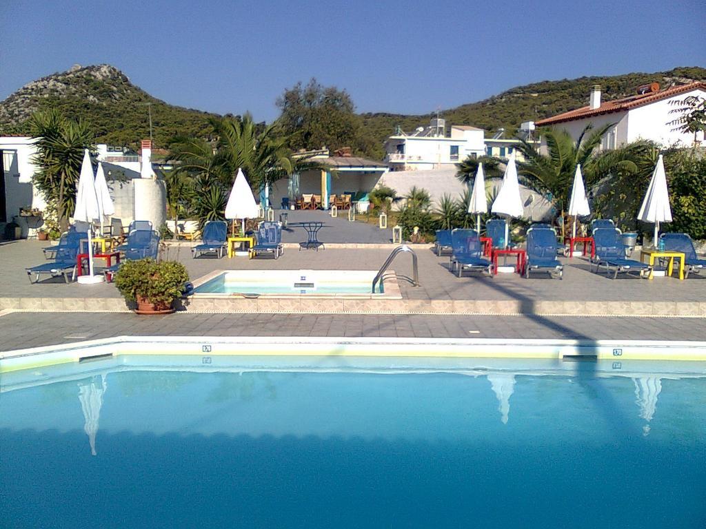 Helios Hotel Agia Marina  Exterior photo